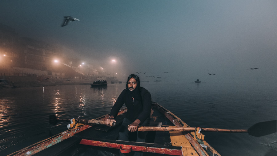 Row-boat-river-ganges-varanasi-India