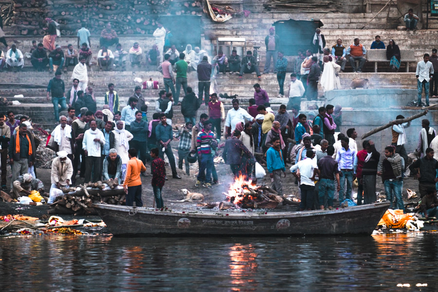 Burning-ghats-cremation-river-ganges-varanasi-India-Nathan-Brayshaw