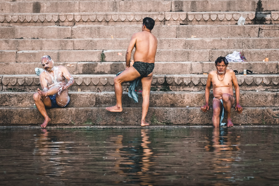 Bathing-ghats-river-ganges-varanasi-India-Nathan-Brayshaw