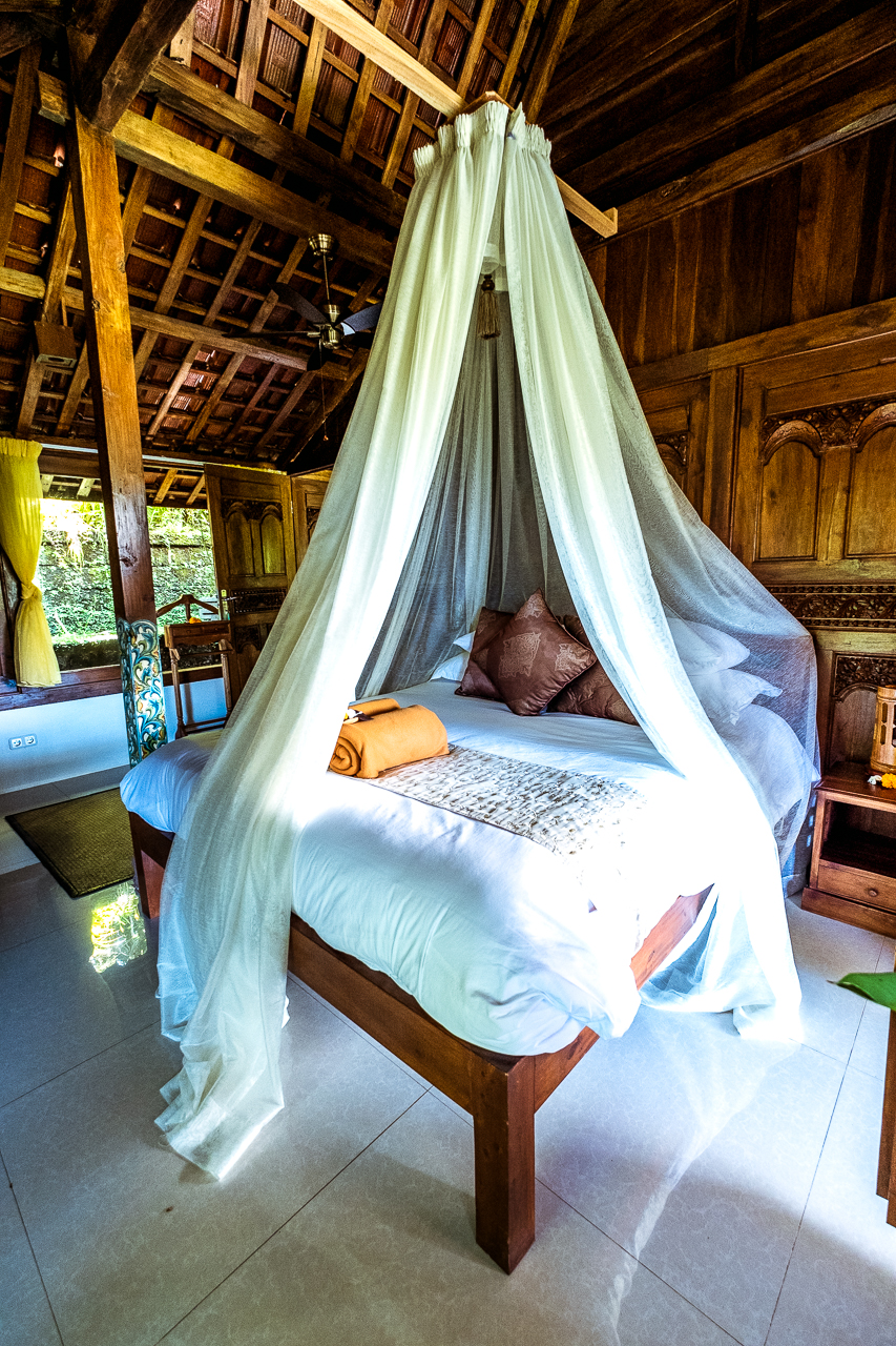 Alassari Plantation eco resort, bed with mosquito net, teak bungalow, tropical jungle,