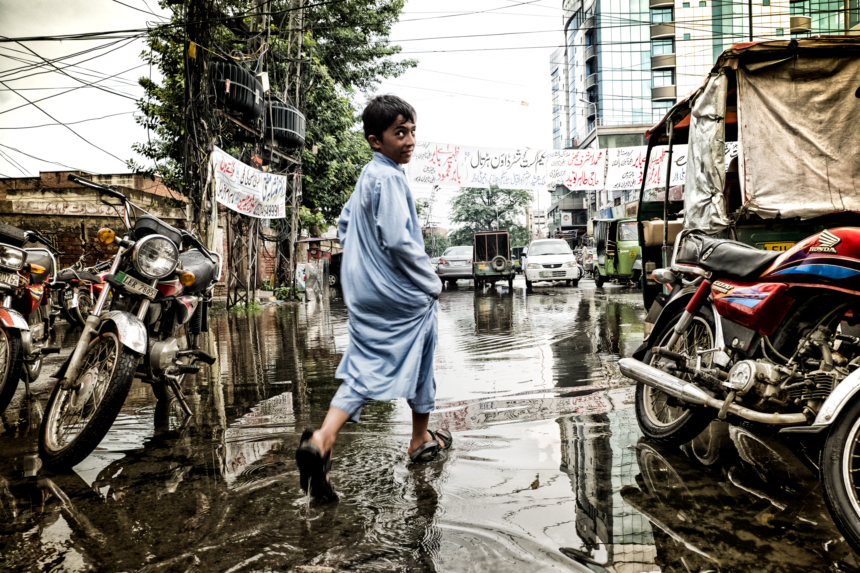 Street photography, Travel photography, Pakistan, Fujifilm X-E2, Fujinon 35mm 1.4 lens